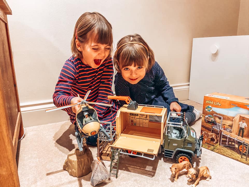 schleich safari animal rescue truck