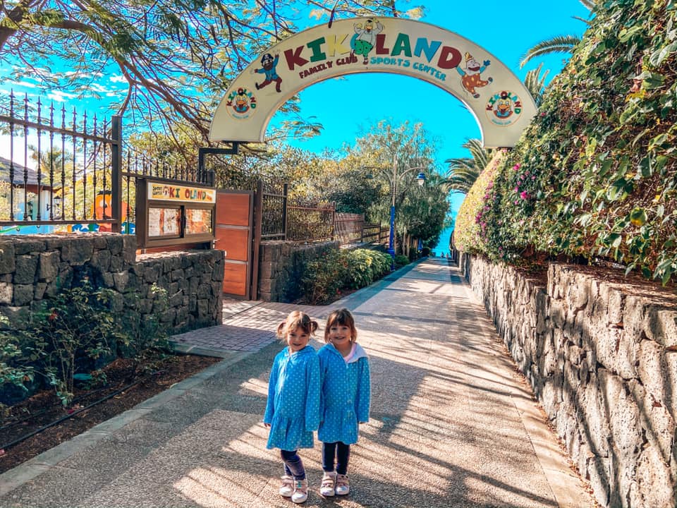 Twins waiting to go into the Kikoland kids club