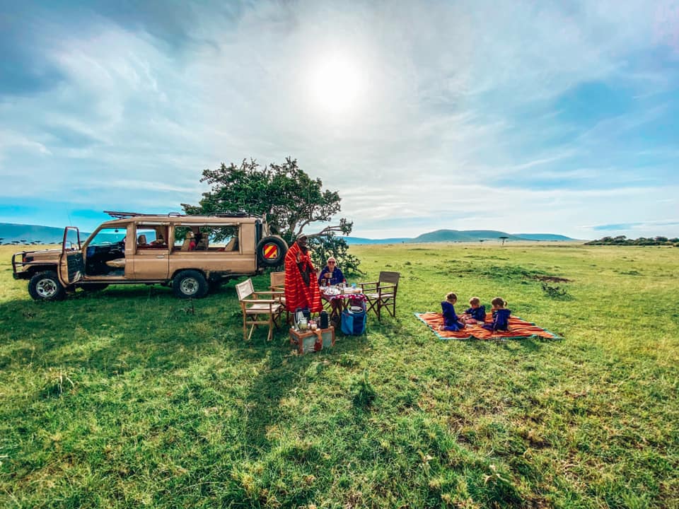 family sat on blankets House in the Wild bush breakfast