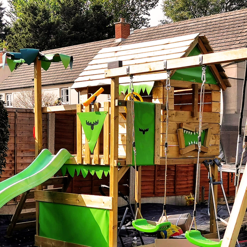 Wooden FATMOOSE swing set with green accessories