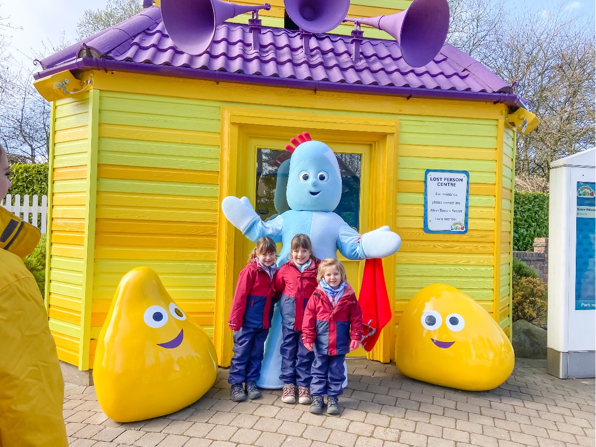 Alton Towers Cbeebies Land Family photos with Iggle piggle