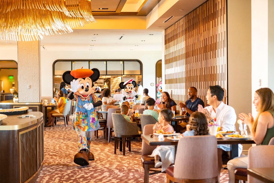 Guide to Magic Kingdom Character Dining at Topolinos Terrace