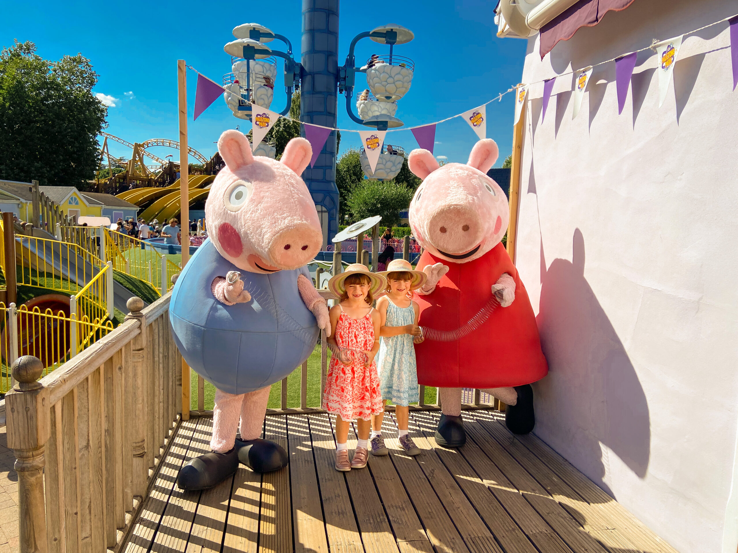 Hotels near Paultons Park - girls with Peppa Pig and George